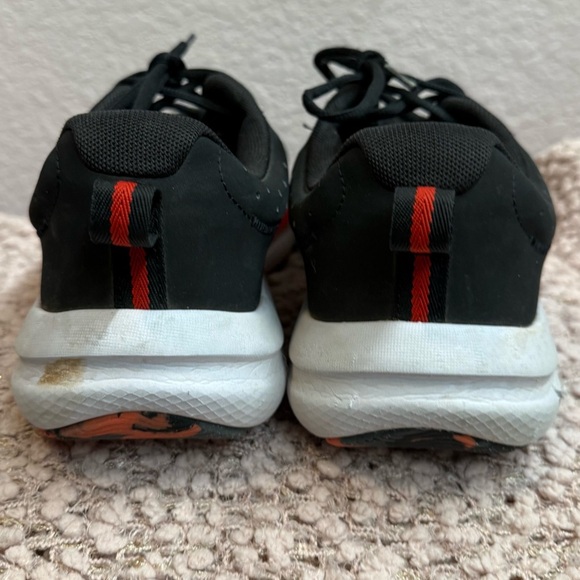 Men’s Under Armour Black and Red Athletic Shoes, sz 11 - Picture 6 of 8